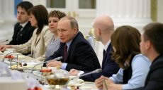 Владимир Путин поговорил с учителями о труде, воспитании и фильме Стоуна