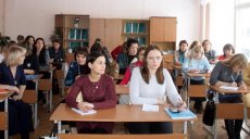 Обучили сотню человек