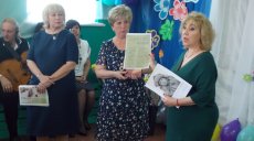 Учат в школе – 90 лет