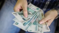 Минимальную зарплату поднимут на 825 рублей  