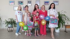 Первоклашек собирают в школу