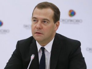 Медведев: Гарантированная часть зарплаты преподавателей должна быть выше премиальной