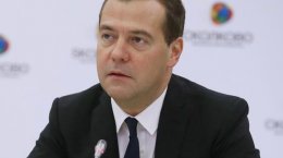 Медведев: Гарантированная часть зарплаты преподавателей должна быть выше премиальной