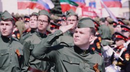 Студенты КФУ прошли маршем в честь Дня Победы