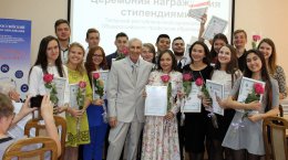 16 лучших студентов получили профсоюзные стипендии