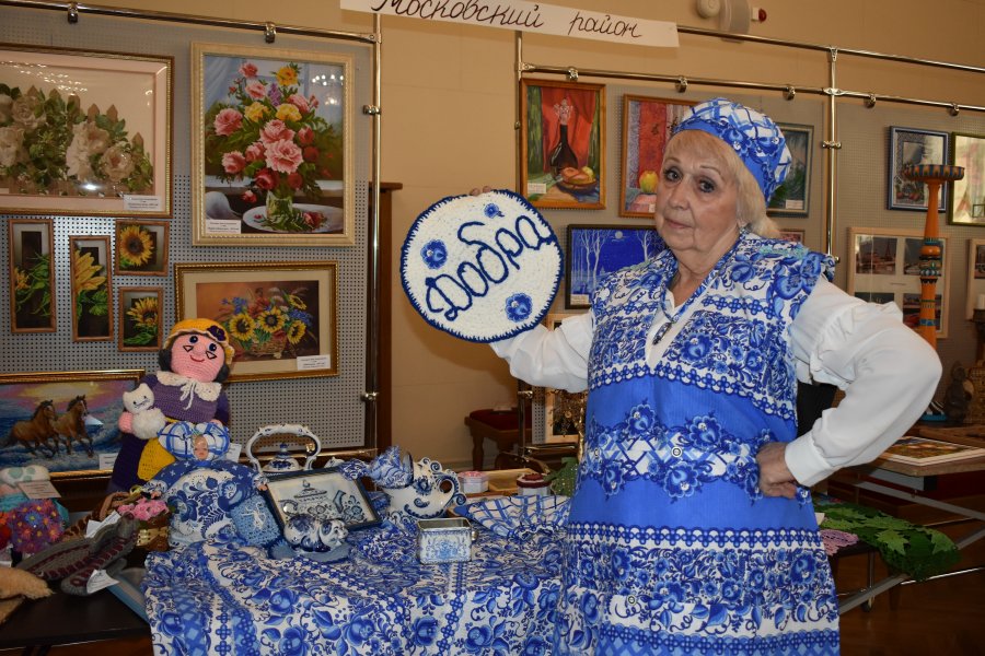 Фотография с репортажа «Выставка творческих работ ветеранов-педагогов Казани»